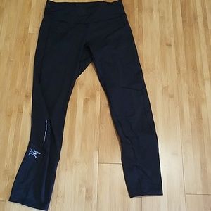Arcyeryx cropped pants